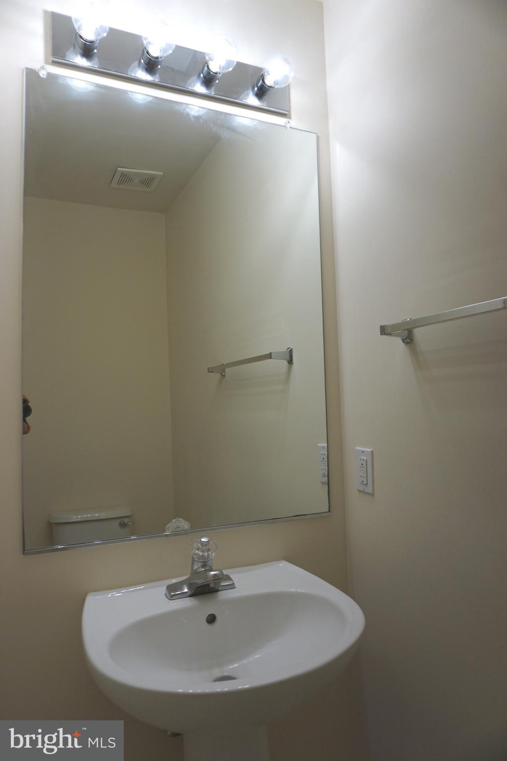 9724 Athletic Way Gaithersburg, MD 20878 - Photo 18 of 48