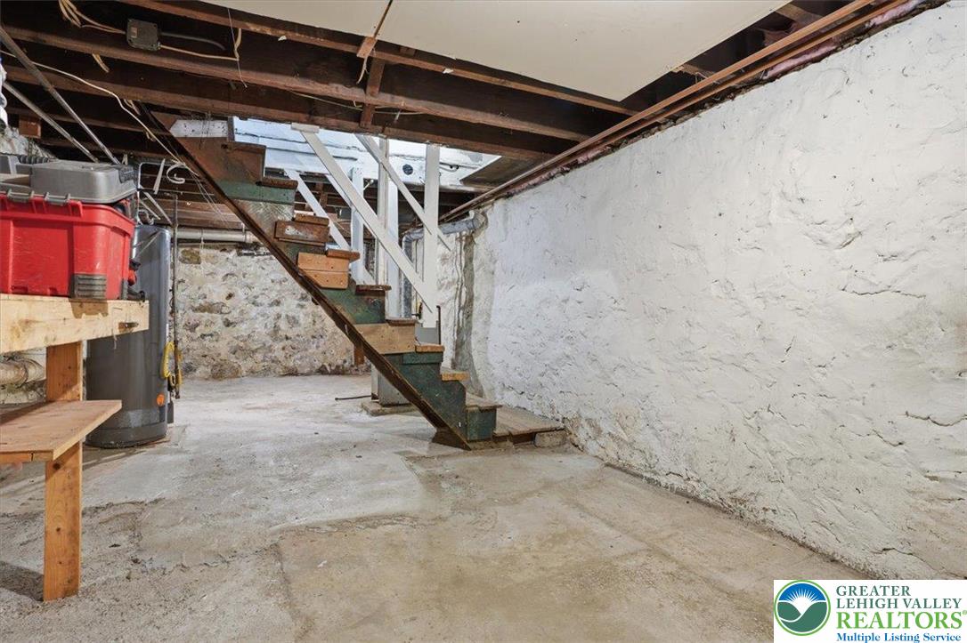 1171 Mechanic Street Bethlehem, PA 18015 - Photo 18 of 25 a view of entryway