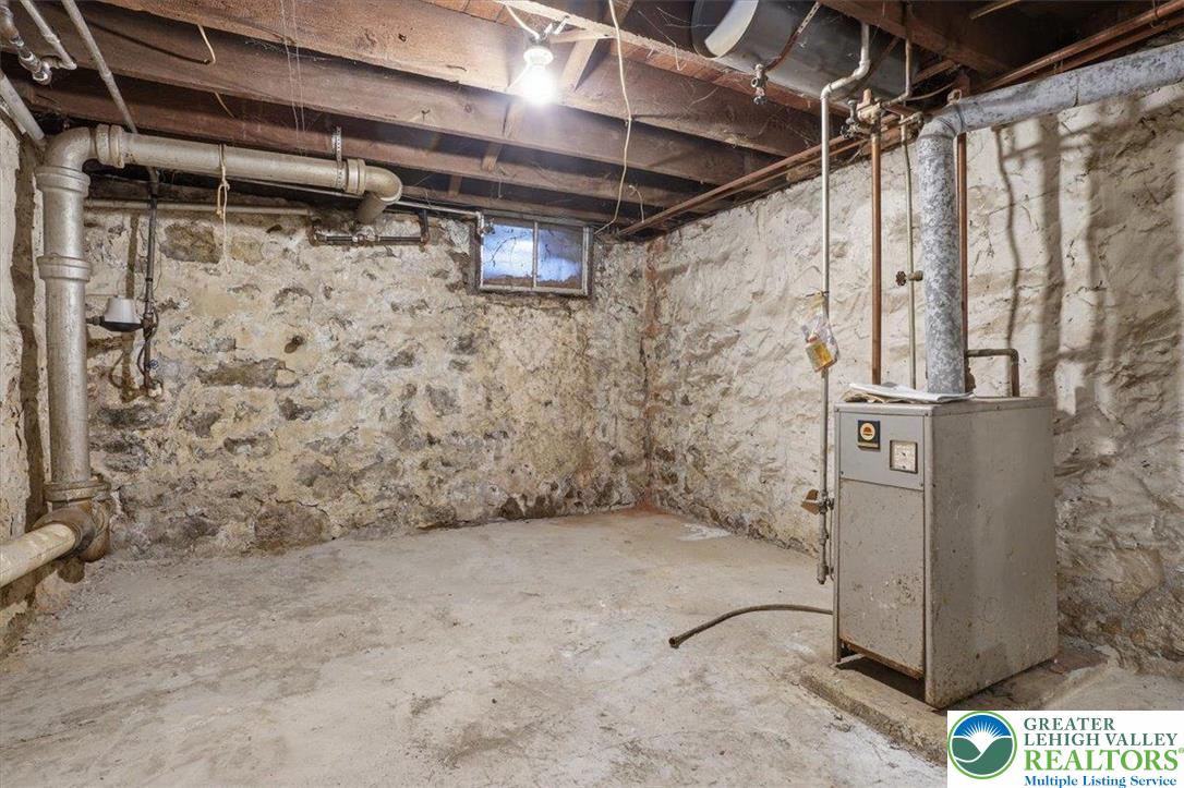 1171 Mechanic Street Bethlehem, PA 18015 - Photo 20 of 25 a view of an empty room