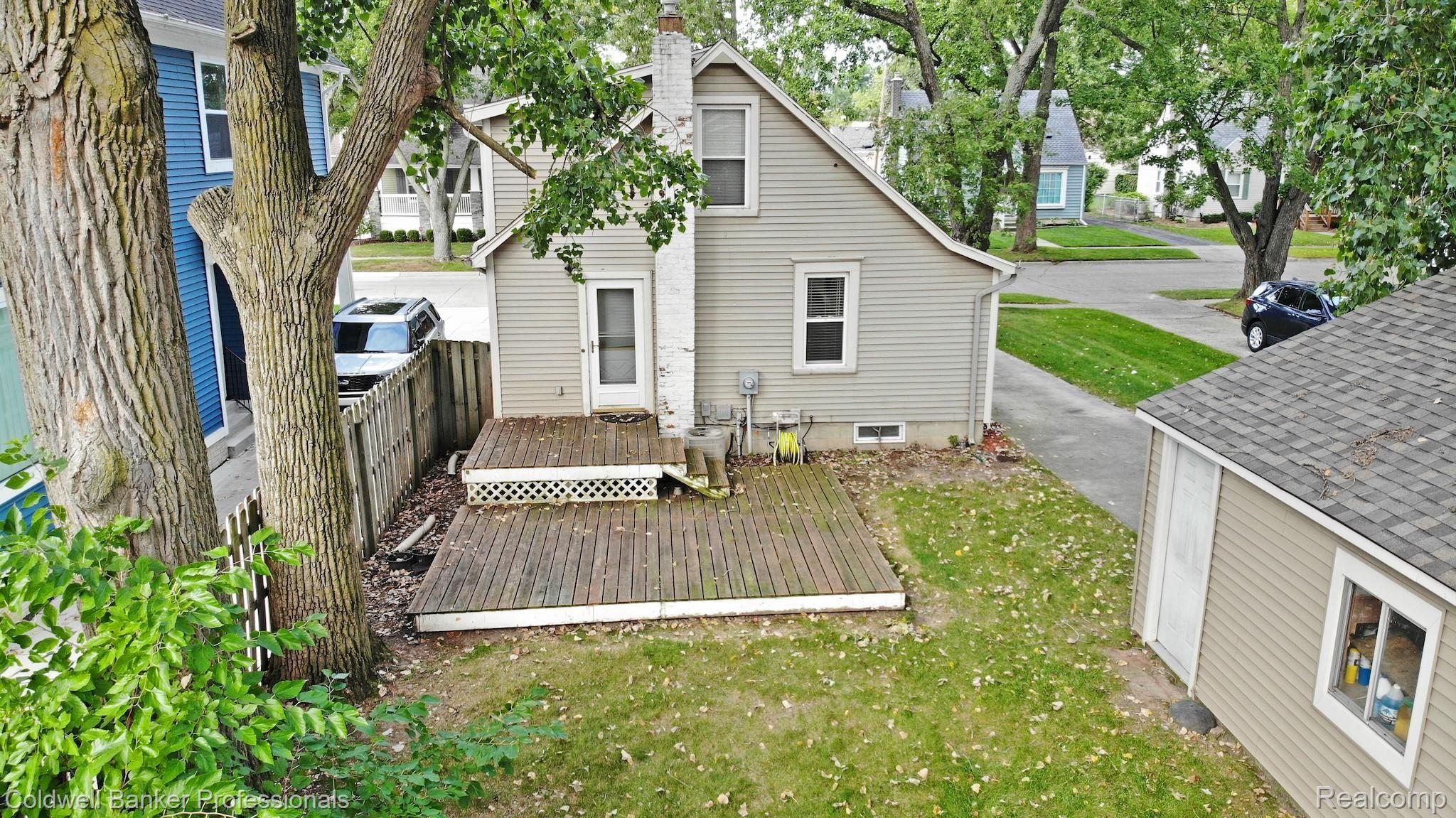 2696 Wakefield Road Berkley, MI 48072 - Photo 34 of 38 34) Aerial Backyard.jpg