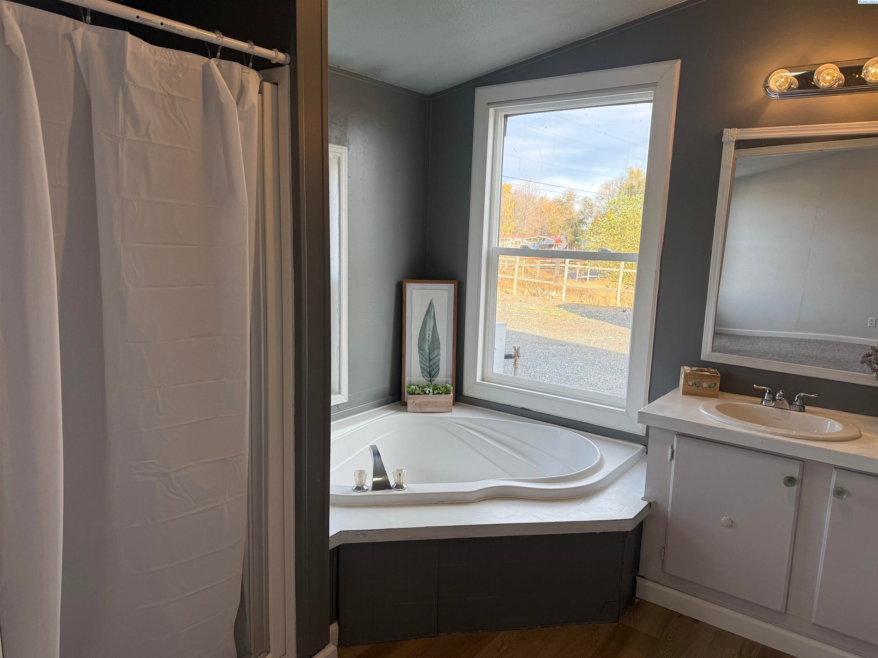 208401 East Cochran Road Kennewick, WA 99337 - Photo 9 of 27 Gallery Image 9