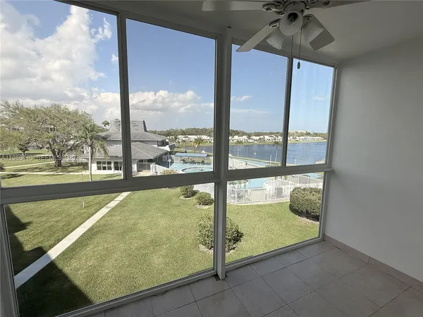 $1,875 | 2223 Park Lane, Unit 306, Hollywood, FL 33021