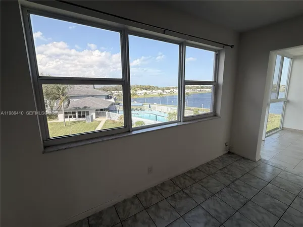 $1,875 | 2223 Park Lane, Unit 306, Hollywood, FL 33021