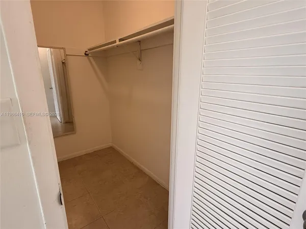 $1,875 | 2223 Park Lane, Unit 306, Hollywood, FL 33021
