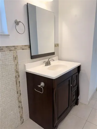 $1,875 | 2223 Park Lane, Unit 306, Hollywood, FL 33021