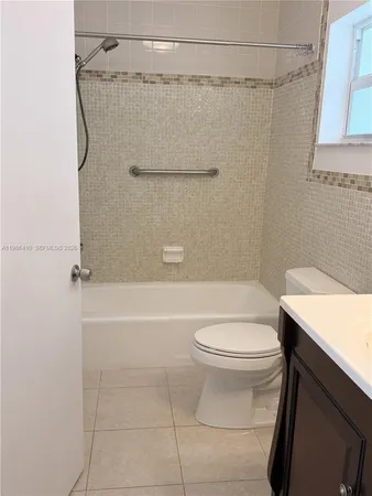 $1,875 | 2223 Park Lane, Unit 306, Hollywood, FL 33021