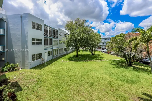 $1,875 | 2223 Park Lane, Unit 306, Hollywood, FL 33021