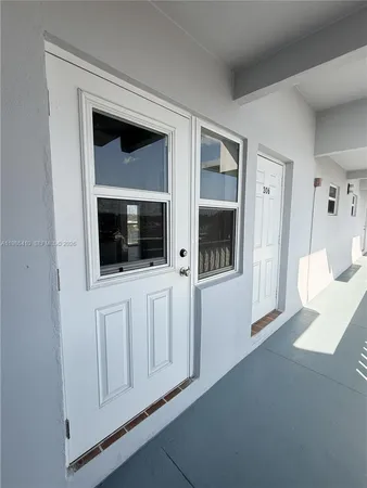 $1,875 | 2223 Park Lane, Unit 306, Hollywood, FL 33021