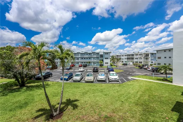 $1,875 | 2223 Park Lane, Unit 306, Hollywood, FL 33021