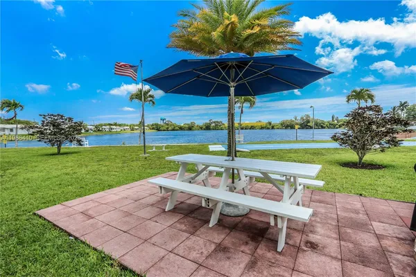 $1,875 | 2223 Park Lane, Unit 306, Hollywood, FL 33021