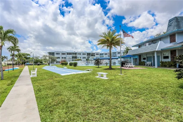 $1,875 | 2223 Park Lane, Unit 306, Hollywood, FL 33021