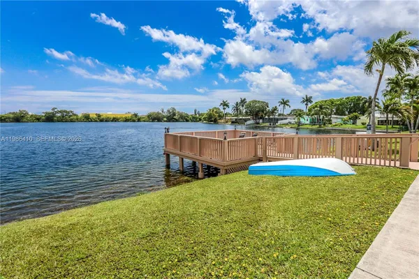 $1,875 | 2223 Park Lane, Unit 306, Hollywood, FL 33021