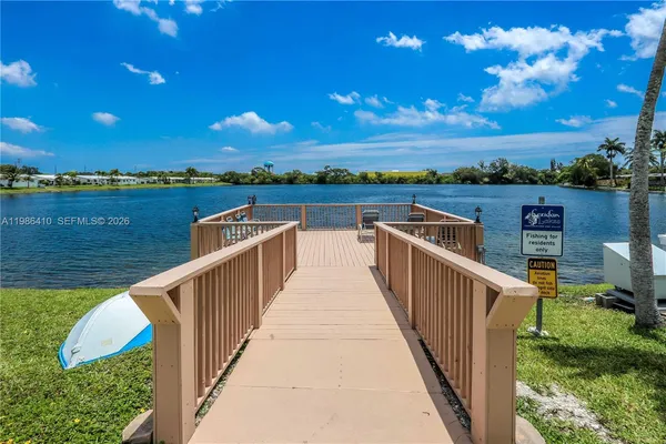 $1,875 | 2223 Park Lane, Unit 306, Hollywood, FL 33021