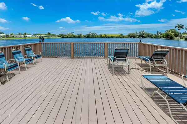 $1,825 | 2223 Park Lane, Unit 306, Hollywood, FL 33021