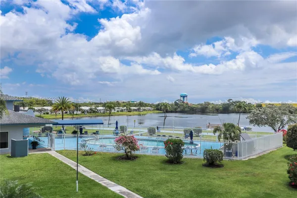 $1,875 | 2223 Park Lane, Unit 306, Hollywood, FL 33021