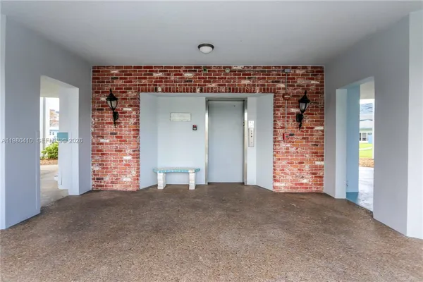 $1,825 | 2223 Park Lane, Unit 306, Hollywood, FL 33021