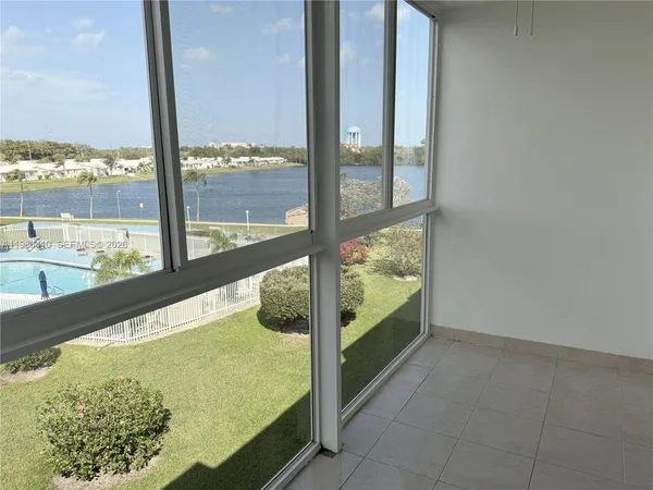 $1,875 | 2223 Park Lane, Unit 306, Hollywood, FL 33021