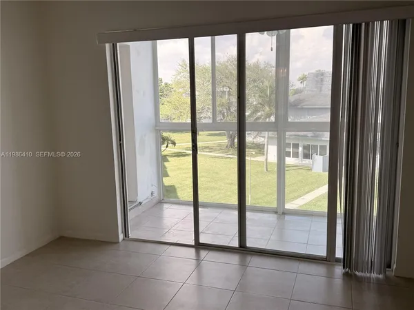 $1,875 | 2223 Park Lane, Unit 306, Hollywood, FL 33021