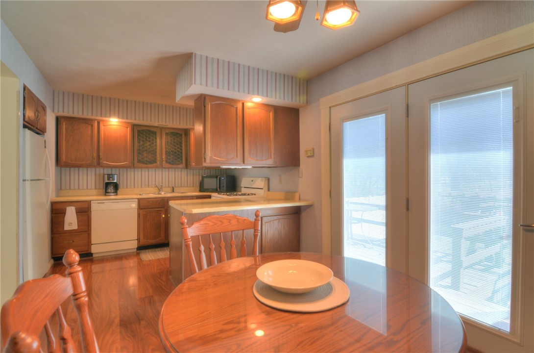8 Whippoorwill Drive Decatur, IL 62526 - Photo 9 of 33 Eat-in kitchen