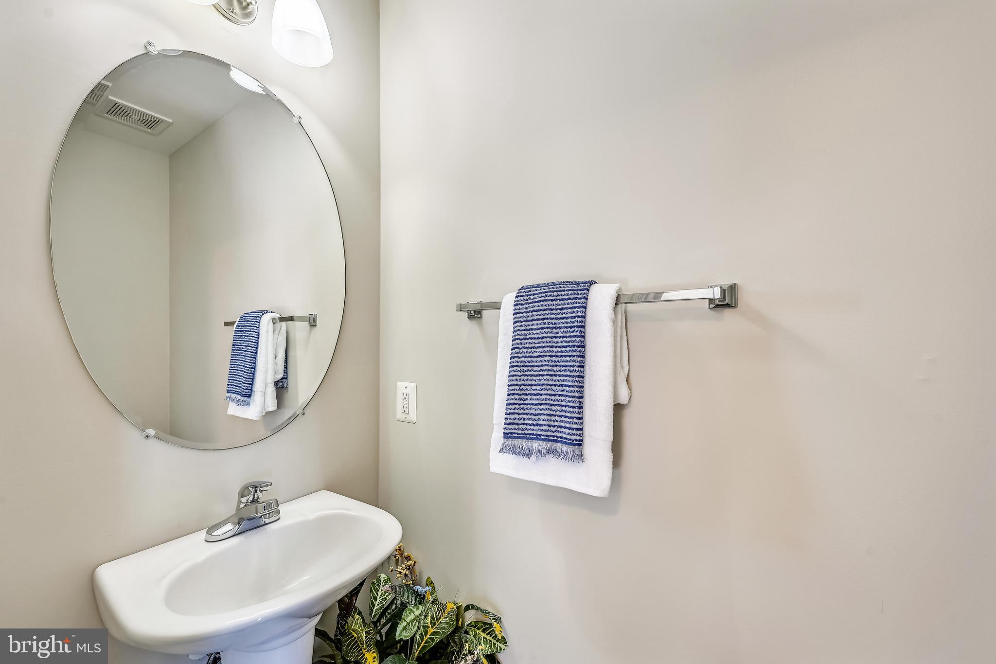 7613 Johnnycake Road Baltimore, MD 21244 - Photo 23 of 55 Guest bath on the main floor