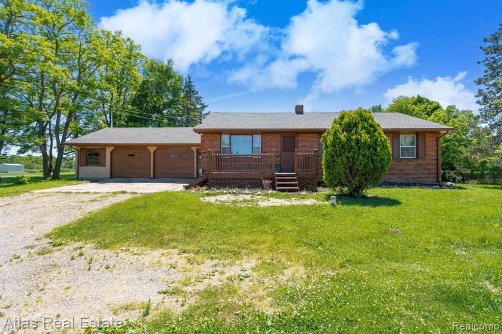9450 Hogan Road Fenton, MI 48430 - Photo 2 of 36