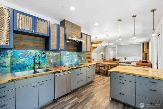 $989,950 | 23408 253rd Avenue Southeast, Maple Valley, WA 98038