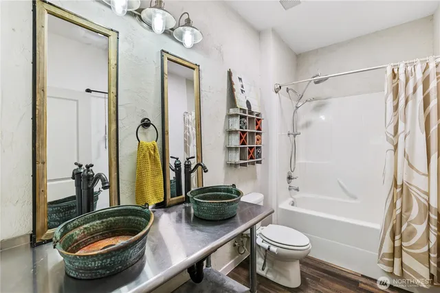 $989,950 | 23408 253rd Avenue Southeast, Maple Valley, WA 98038