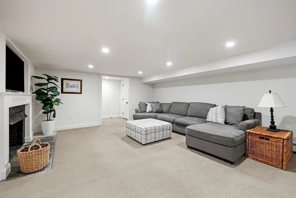 $3,385,000 | 25 Longmeadow Road, Wellesley, MA 02482