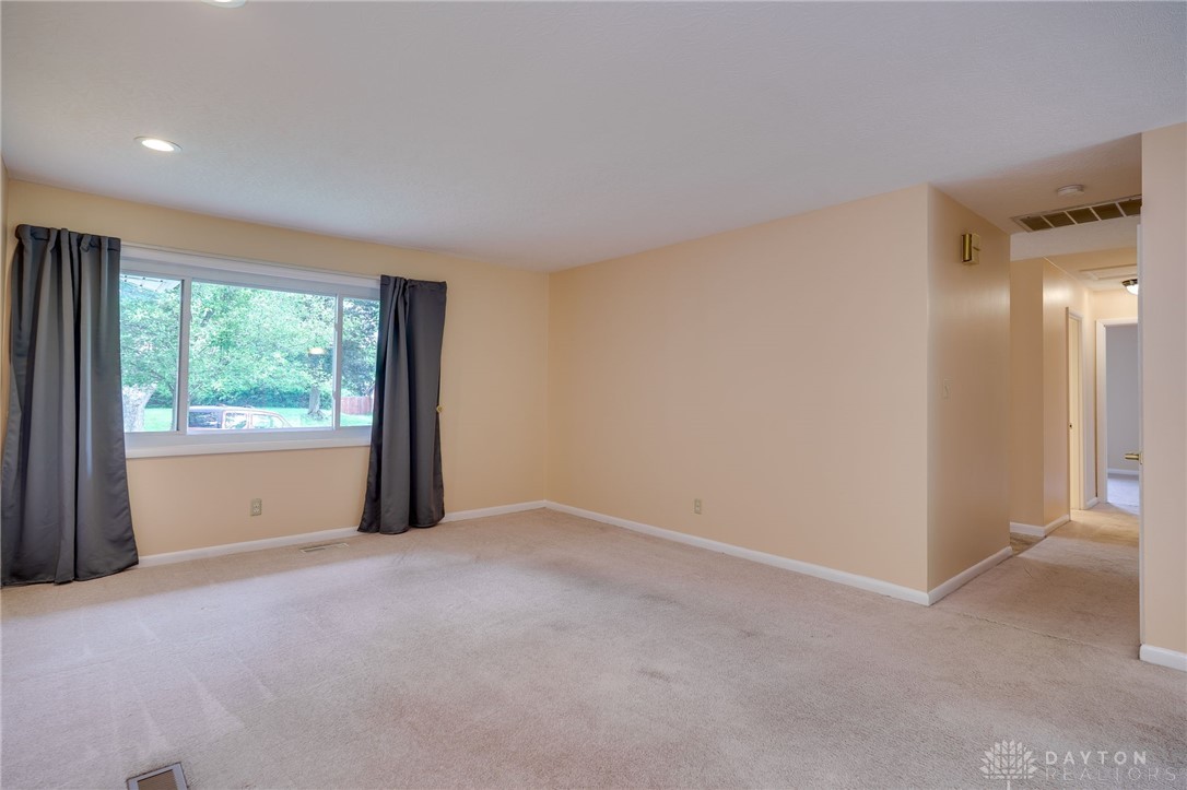 4424 Appleton Place Kettering, OH 45440 - Photo 6 of 32