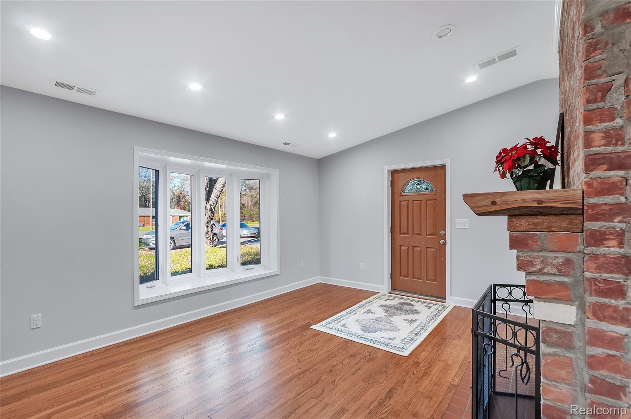 08-16212-Inkster-Rd-WindowStill-Real-Estate-Photography-7.jpg