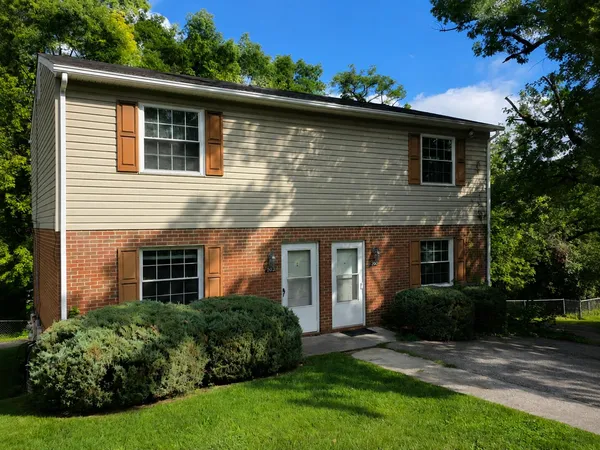 $1,250 | 202 Marlou Street, Vinton, VA 24179