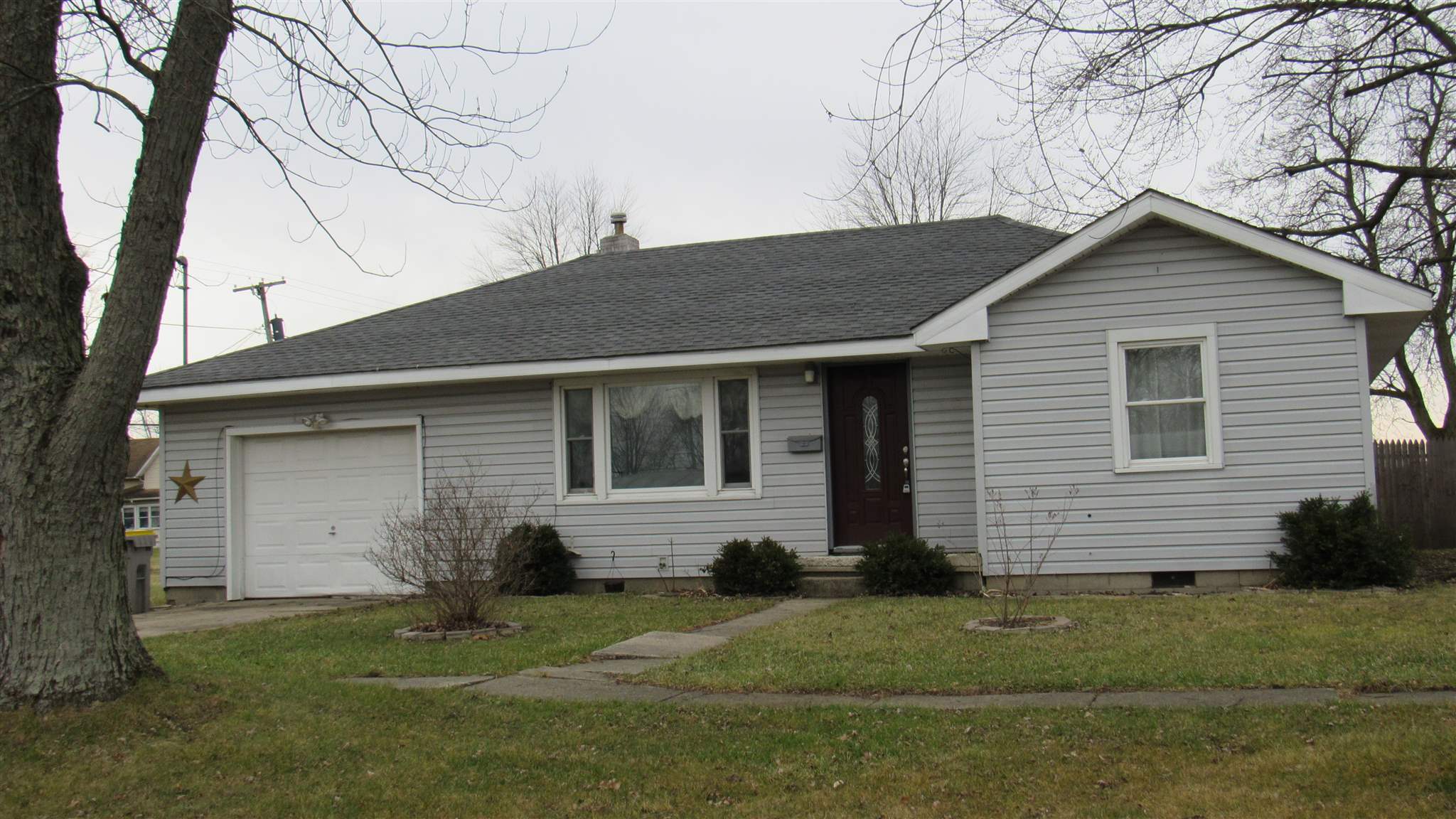 118 Western Avenue Butler, IN 46721 - Photo 1 of 17