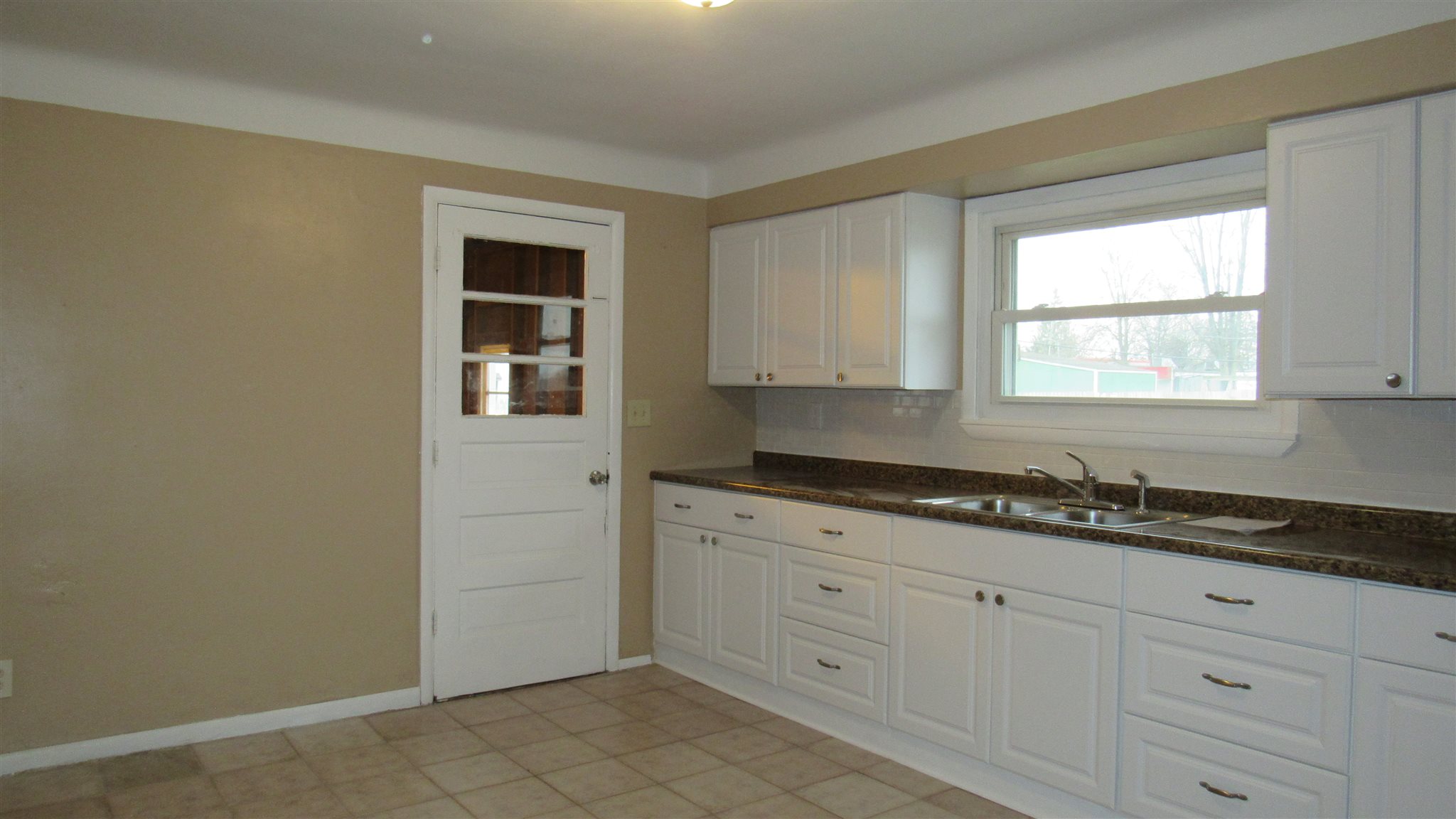 118 Western Avenue Butler, IN 46721 - Photo 5 of 17
