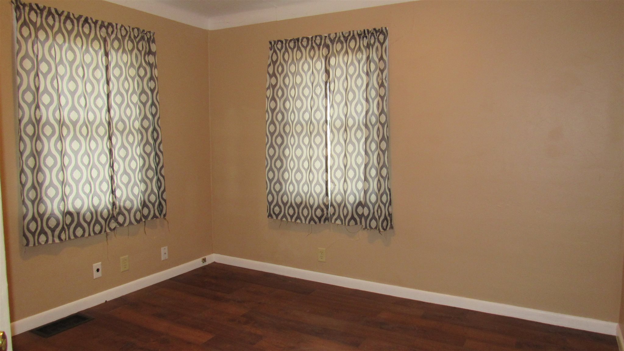 118 Western Avenue Butler, IN 46721 - Photo 9 of 17