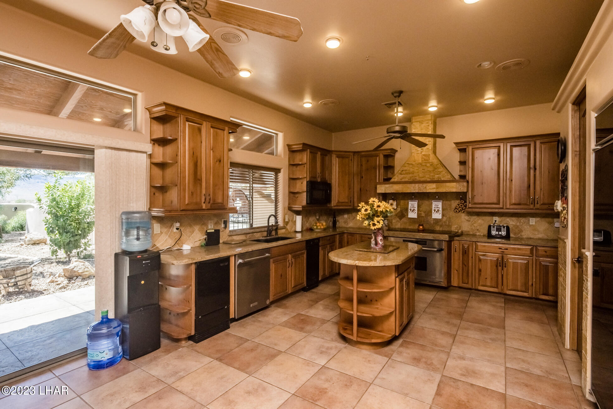 4203 West Wilshire Road Yucca, AZ 86438 - Photo 20 of 113 Kitchen