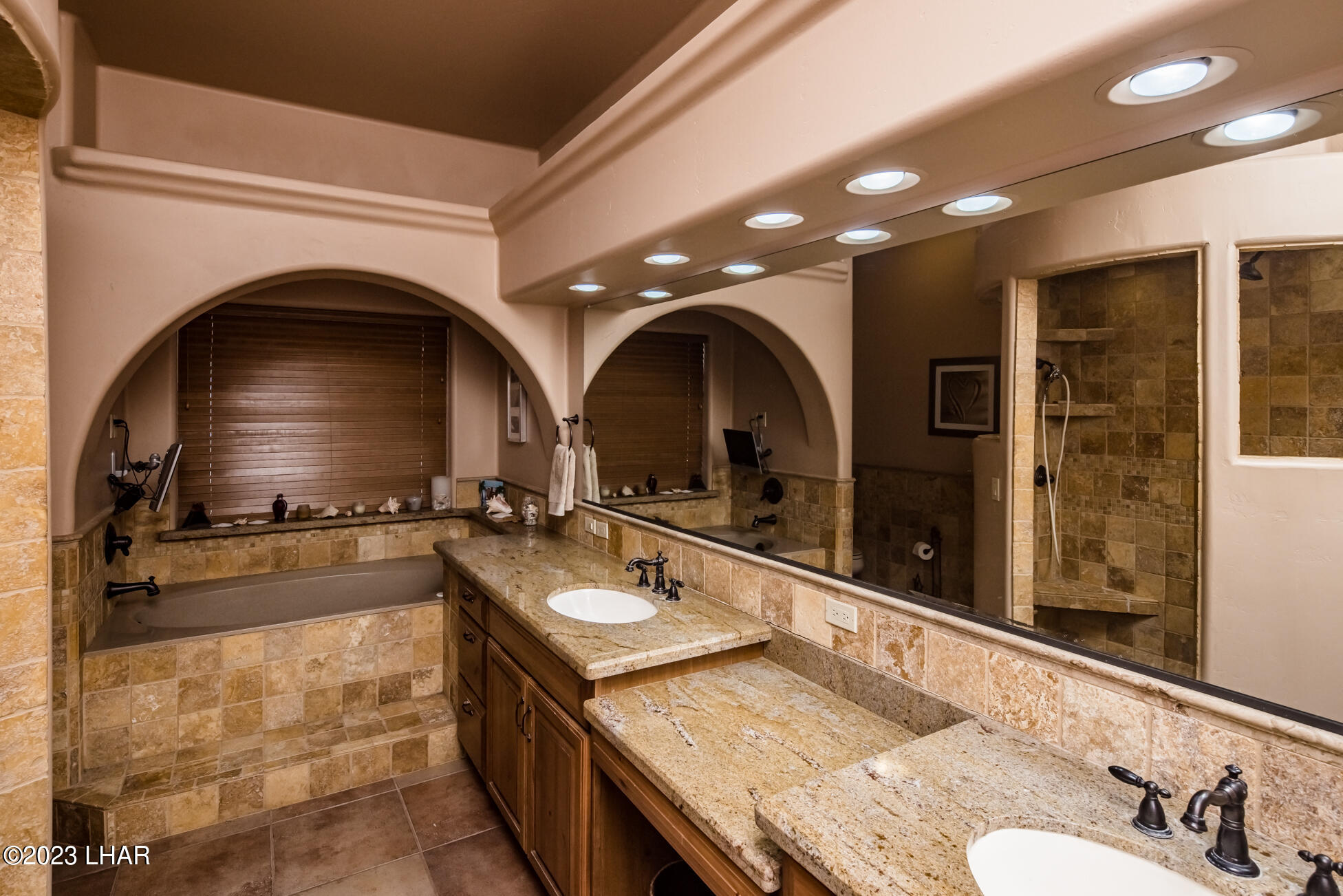 4203 West Wilshire Road Yucca, AZ 86438 - Photo 28 of 113 Main Bathroom