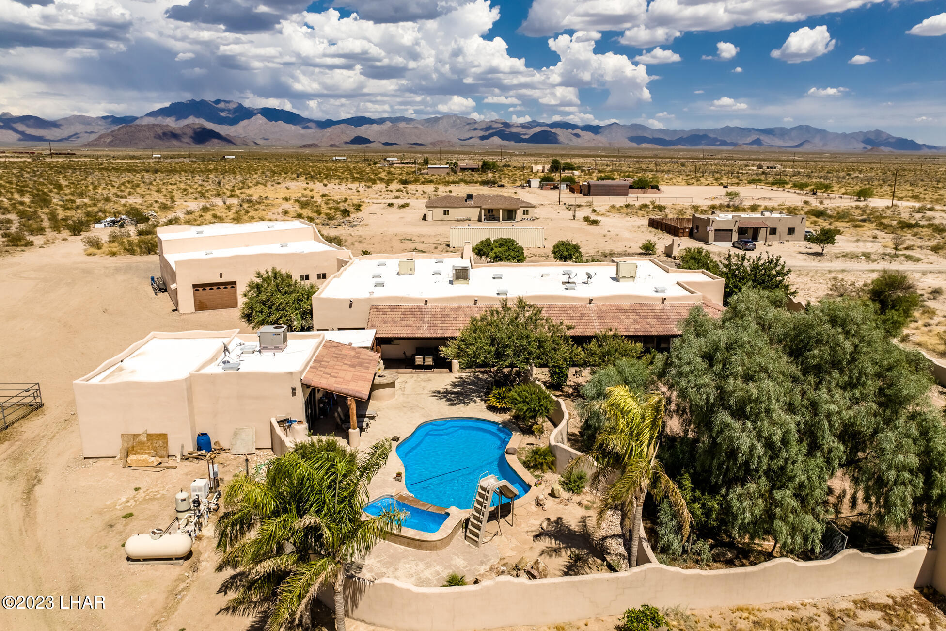 4203 West Wilshire Road Yucca, AZ 86438 - Photo 3 of 113 4203WilshireRd_102