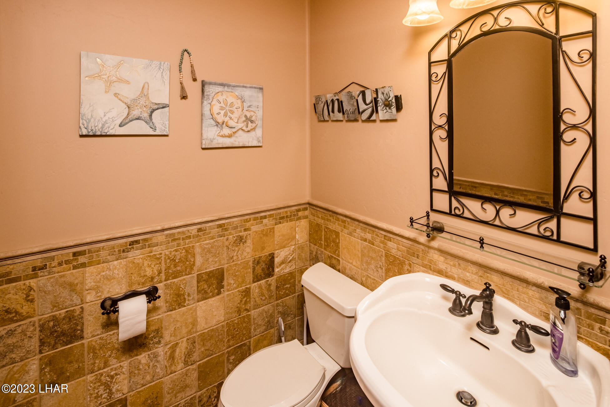 4203 West Wilshire Road Yucca, AZ 86438 - Photo 40 of 113 Shared Common Bathroom