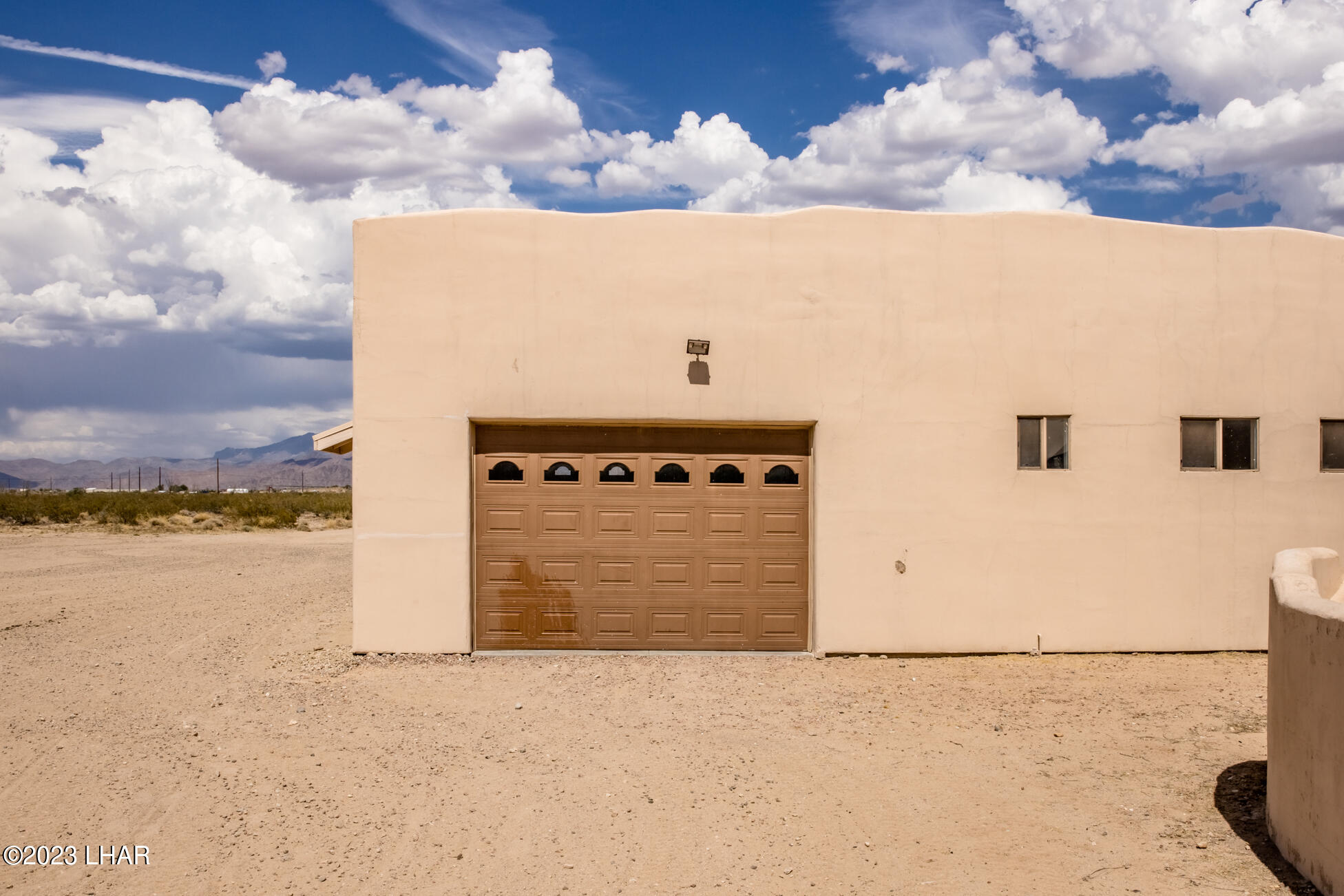 4203 West Wilshire Road Yucca, AZ 86438 - Photo 52 of 113 Pull Through Garage