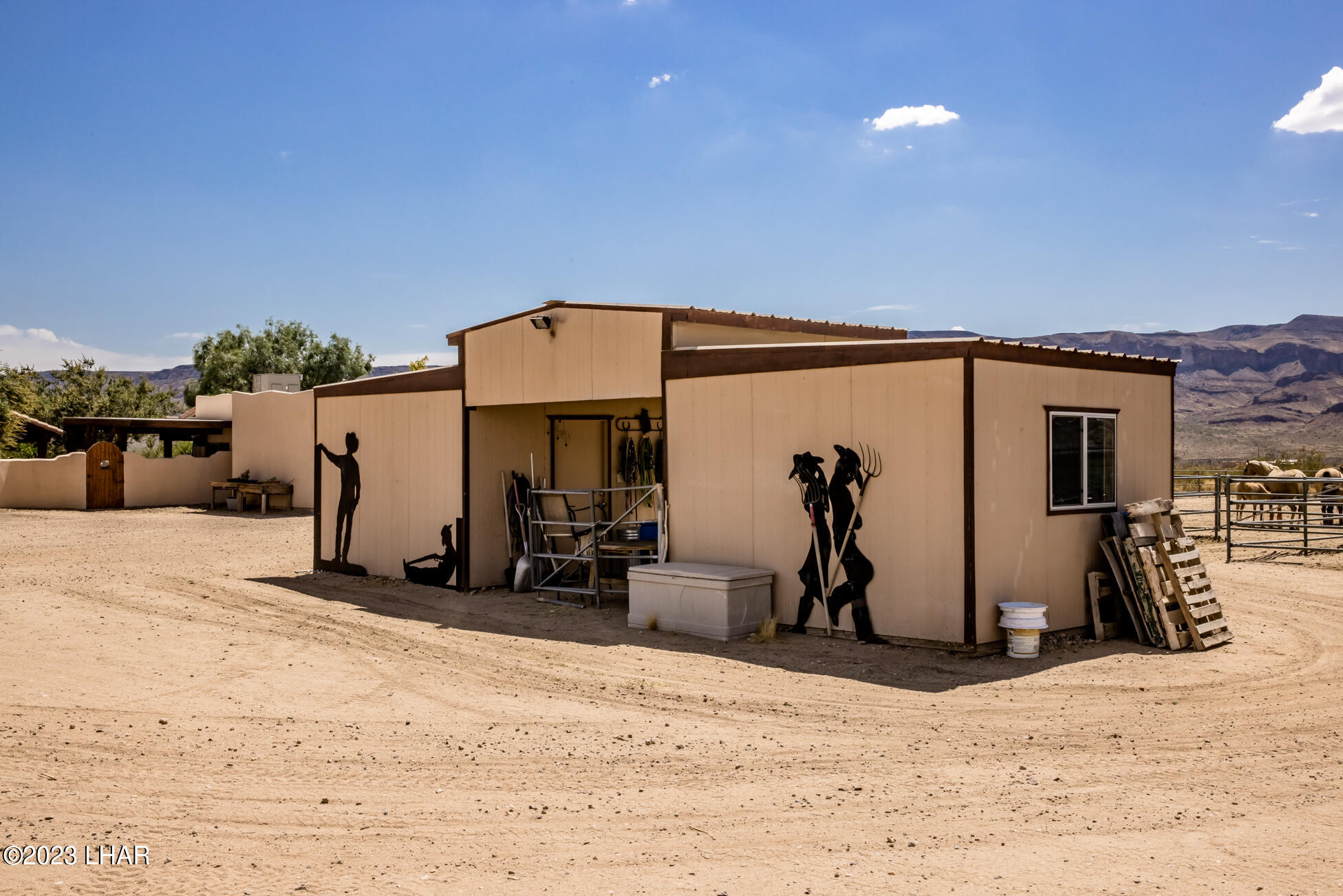 4203 West Wilshire Road Yucca, AZ 86438 - Photo 79 of 113 4203WilshireRd_086