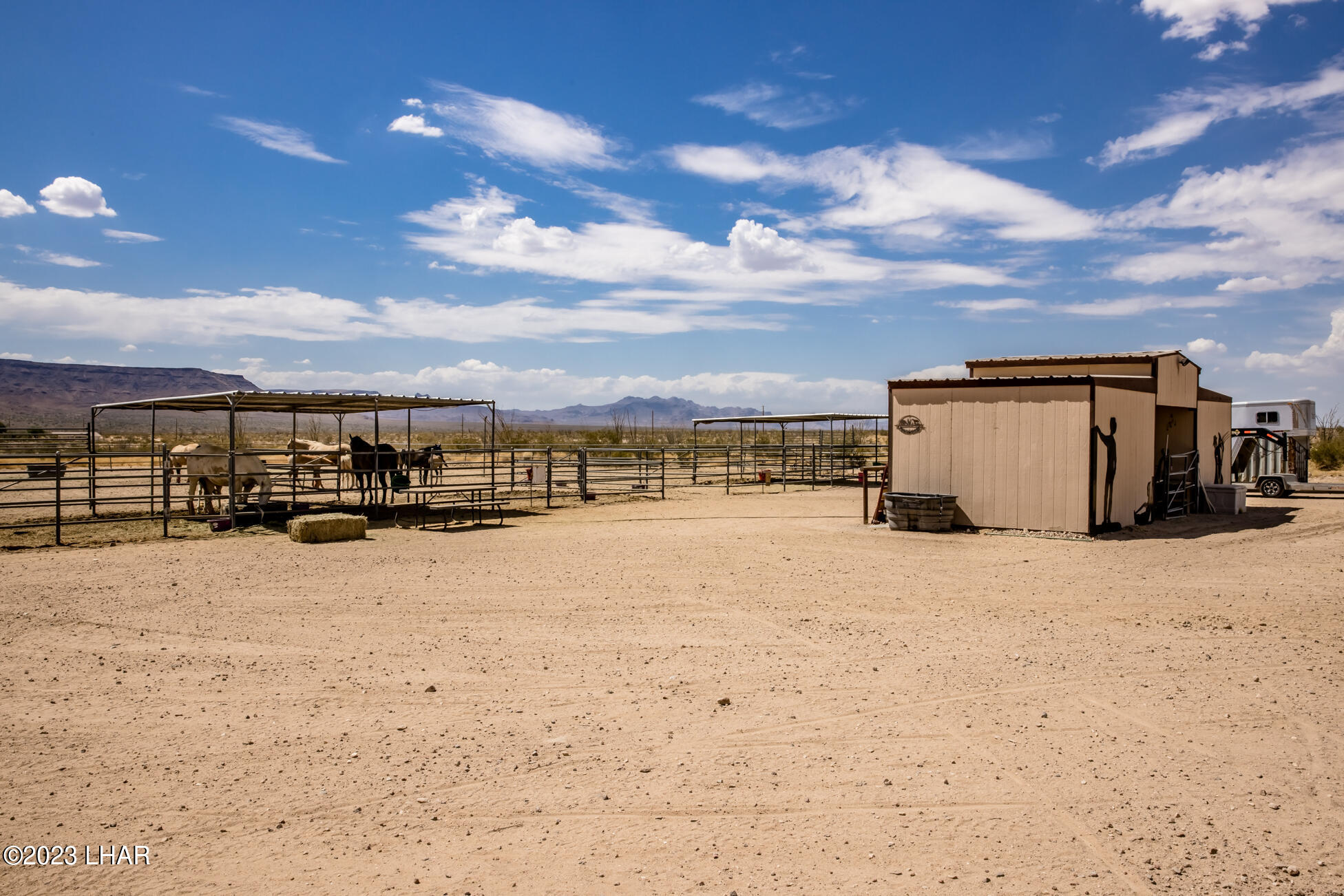4203 West Wilshire Road Yucca, AZ 86438 - Photo 80 of 113 4203WilshireRd_087