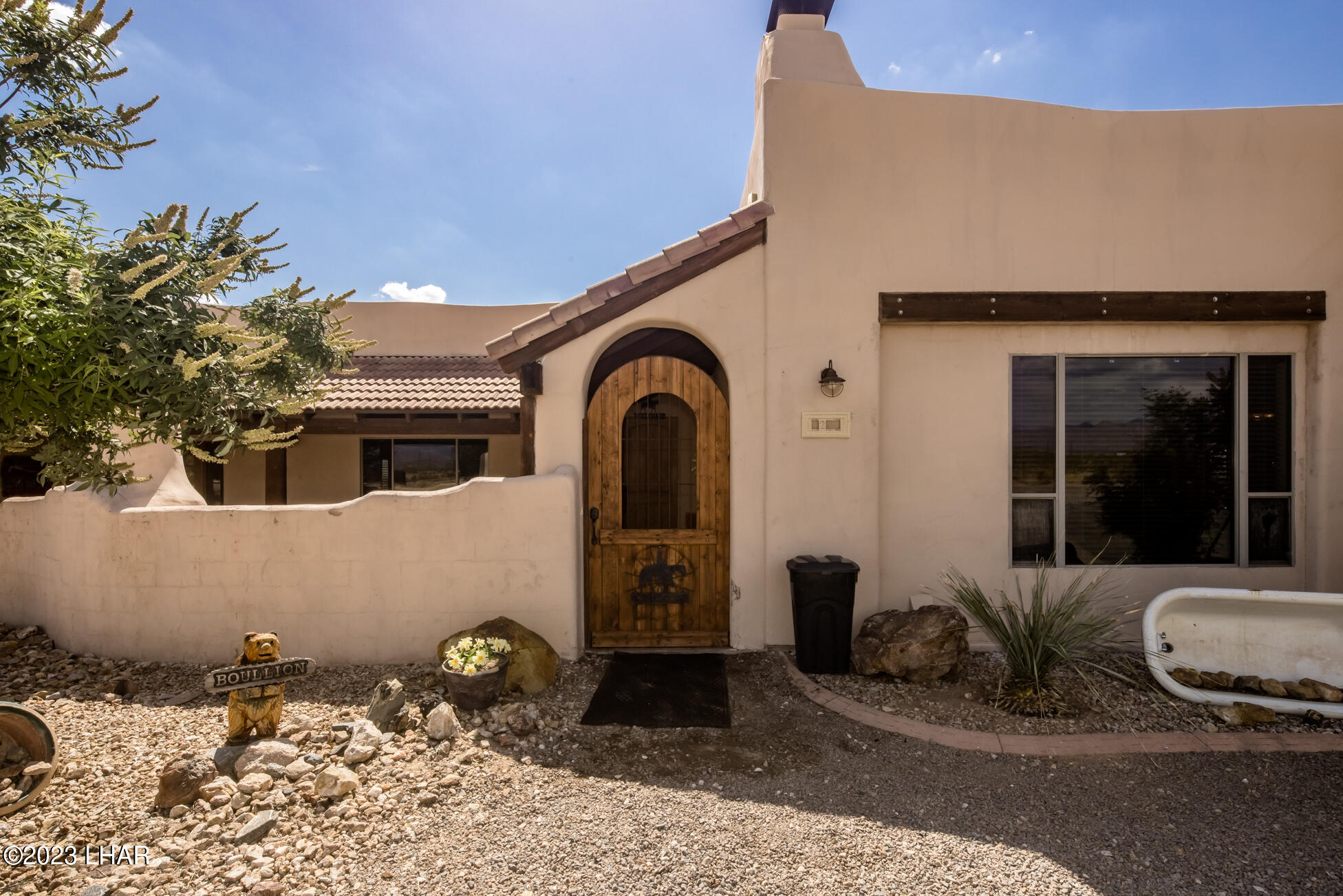 4203 West Wilshire Road Yucca, AZ 86438 - Photo 8 of 113 Front entry way