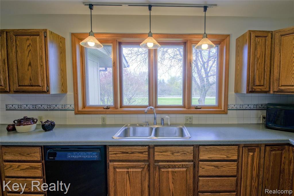 345 West Sigler Road Carleton, MI 48117 - Photo 16 of 28