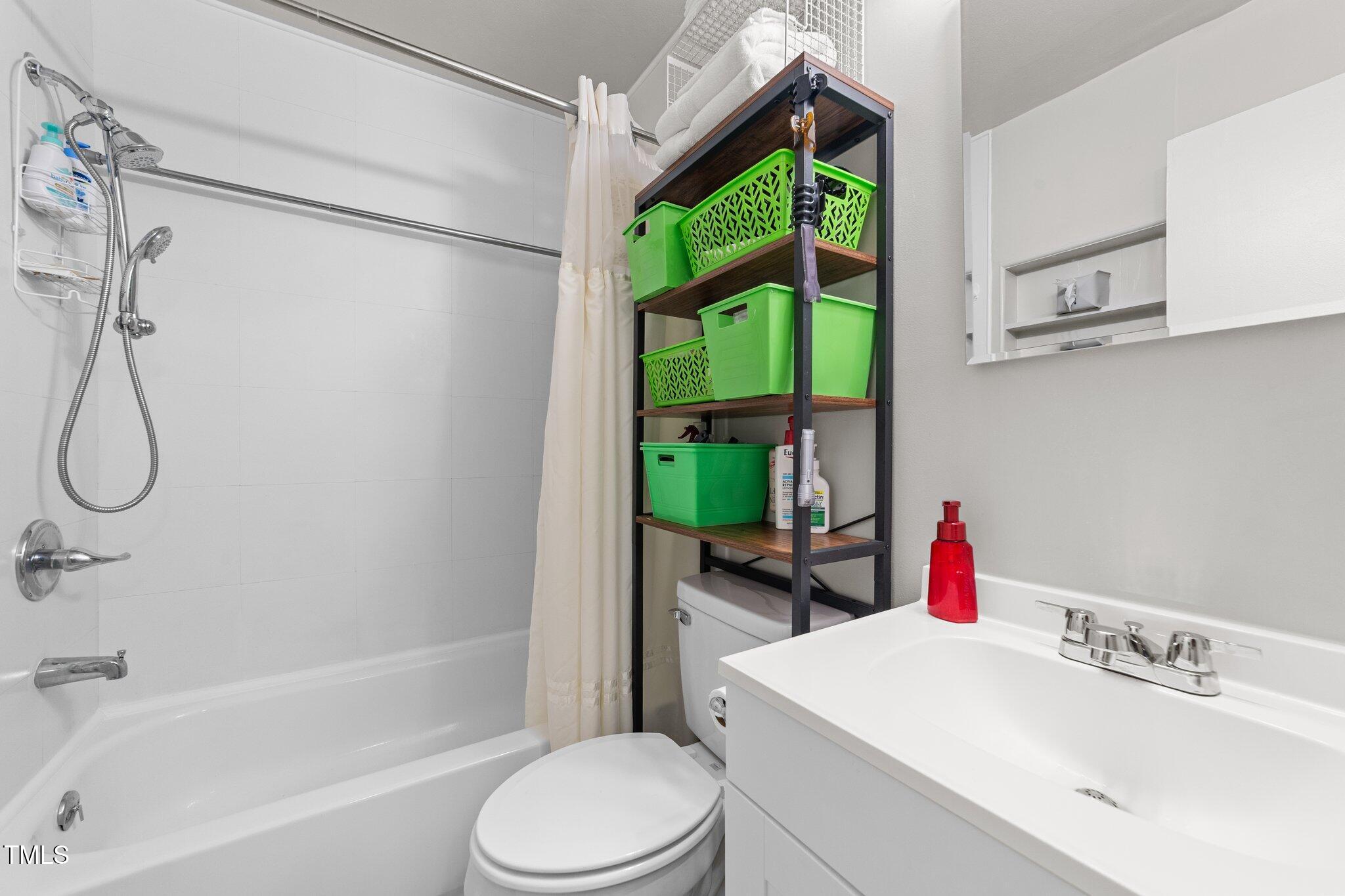 725-727 Locust Lane Raleigh, NC 27603 - Photo 23 of 45 34-web-or-mls-VB4A0257