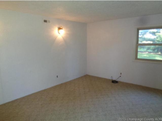785 Iuka Road Iuka, IL 62849 - Photo 11 of 17 an empty room with a window