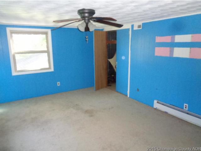 785 Iuka Road Iuka, IL 62849 - Photo 12 of 17 a view of a livingroom with a window