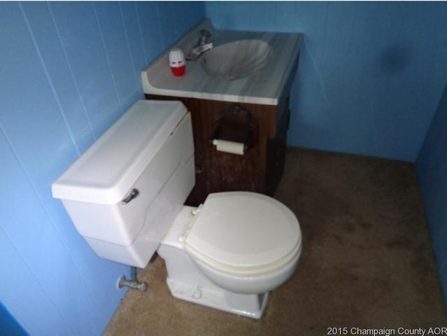 785 Iuka Road Iuka, IL 62849 - Photo 13 of 17 a bathroom with a toilet and a sink