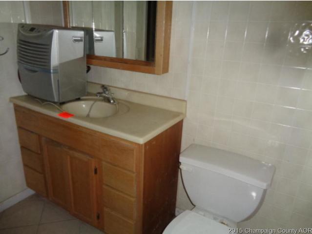 785 Iuka Road Iuka, IL 62849 - Photo 9 of 17 a bathroom with a sink toilet and shower