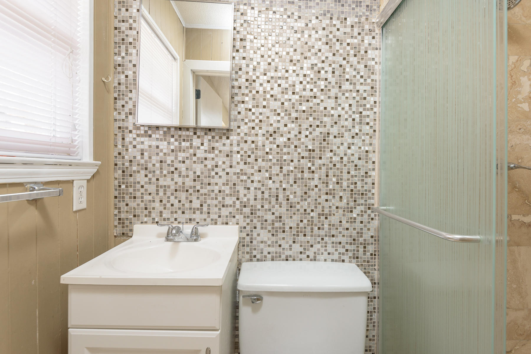 924 Cleveland Road Rossville, GA 30741 - Photo 16 of 35 Master Bathroom