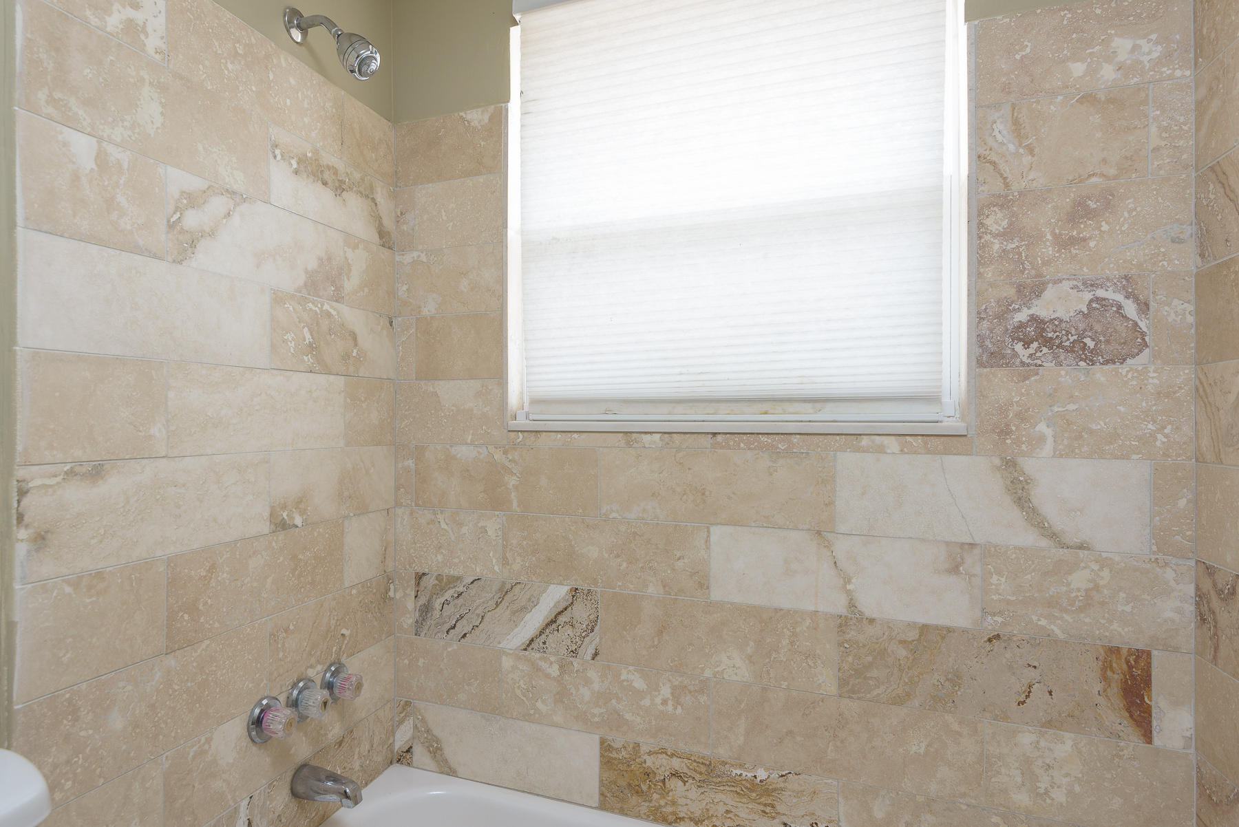924 Cleveland Road Rossville, GA 30741 - Photo 22 of 35 Full Bathroom